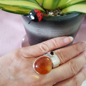 來自波羅的海 晶瑩剔透橘色琥珀銀雕戒指